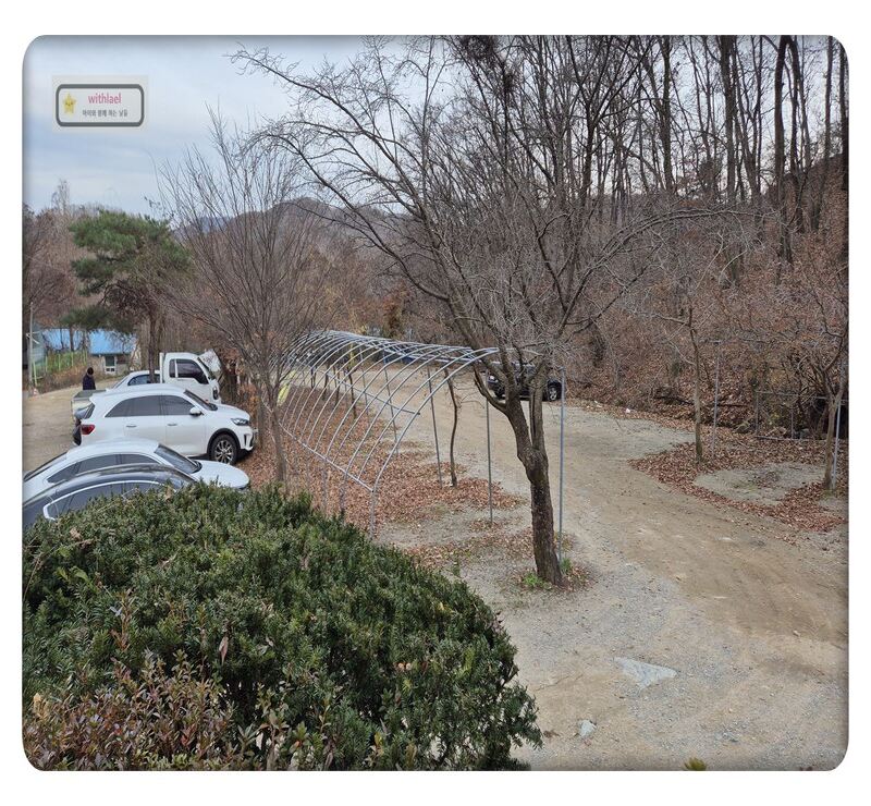 율봄 식물원 주차장 모습